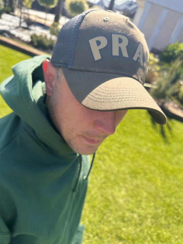 Czapka z daszkiem trucker | PRAY