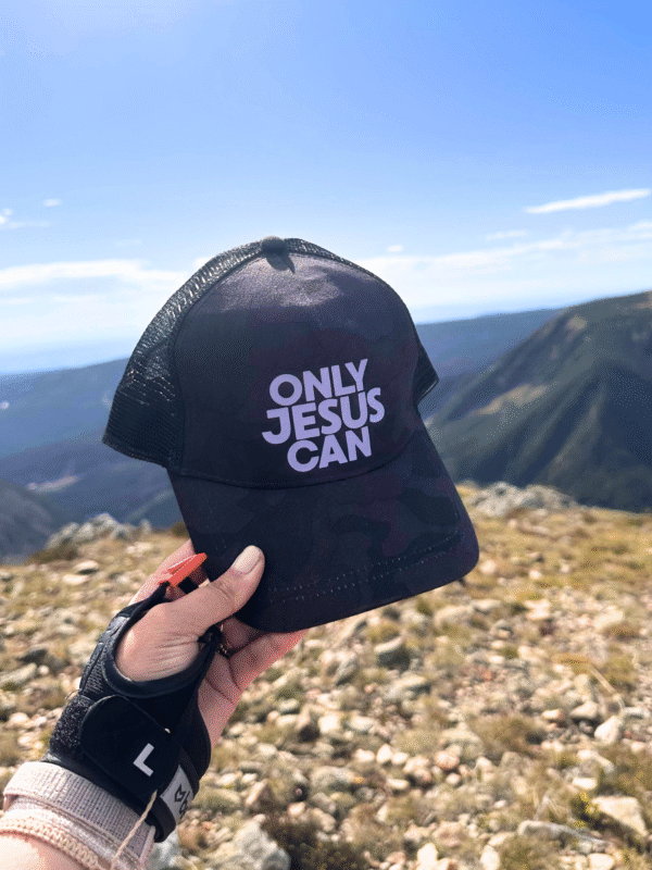 Czapeczka trucker | ONLY JESUS CAN | Fioletowe moro