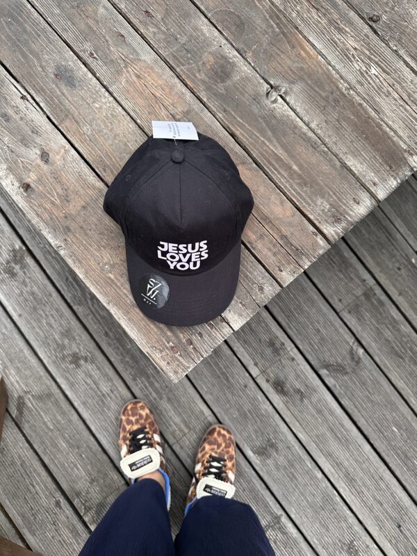 Czapeczka z daszkiem | JESUS LOVES YOU