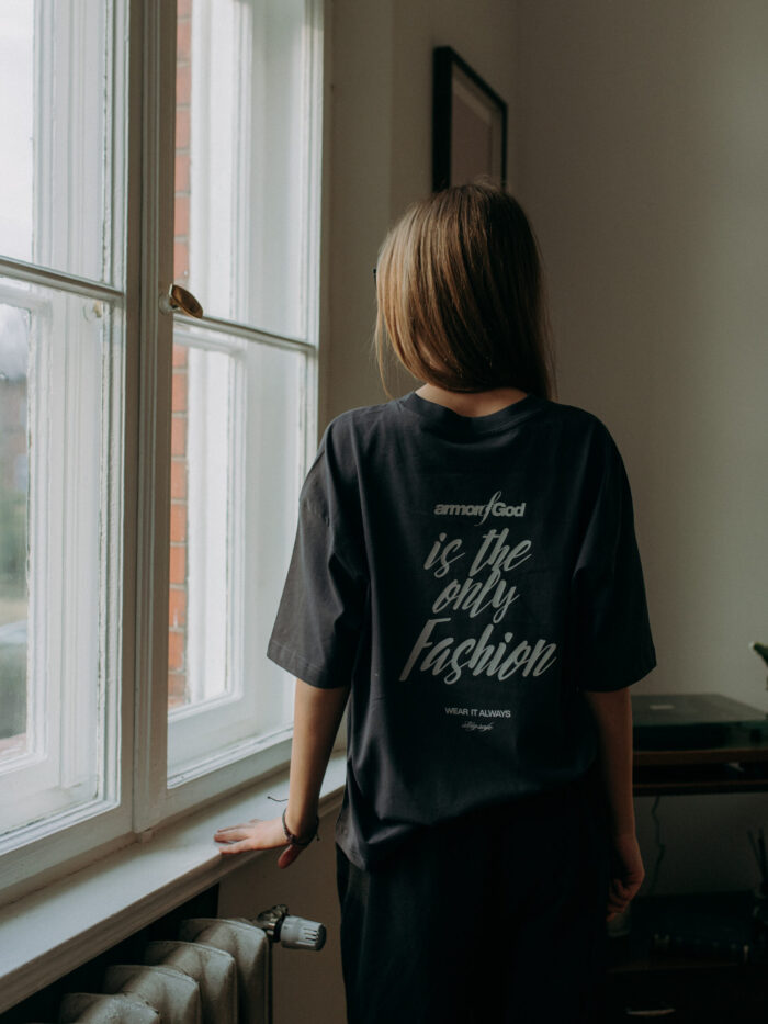 Armor of God is the only Fashion | T-Shirt chrześcijański boxy damski
